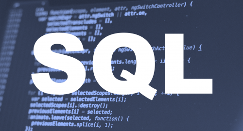 Eine Grafik, die den Schriftzug "SQL" vor einem Computerbildschirm mit Code zeigt